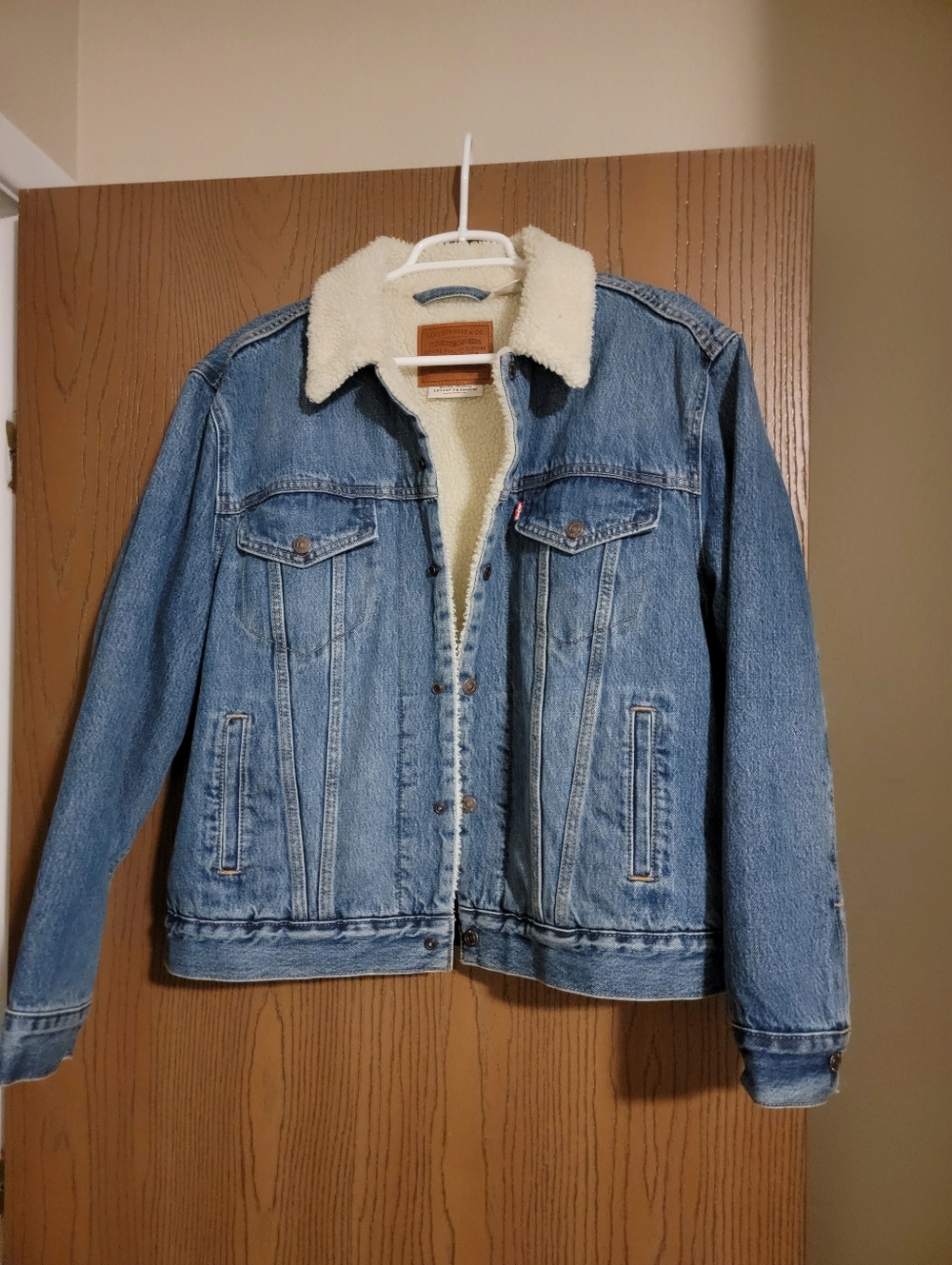 Levi's Blue Denim Jacket with Cream Sherpa Collar - Picture 2 of 3